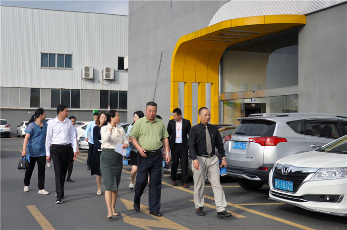 江蘇省泰州市新能源產(chǎn)業(yè)園區(qū)一行蒞臨東科集團(tuán)參觀交流