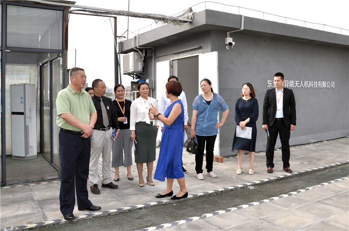 江蘇省泰州市新能源產(chǎn)業(yè)園區(qū)一行蒞臨東科集團(tuán)參觀交流