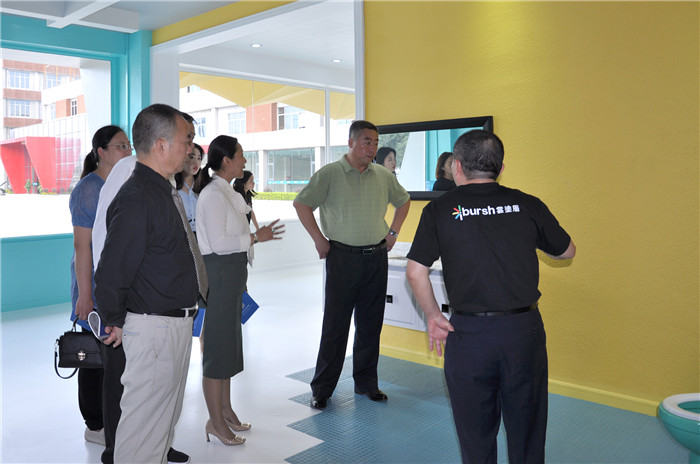 江蘇省泰州市新能源產(chǎn)業(yè)園區(qū)一行蒞臨東科集團(tuán)參觀交流