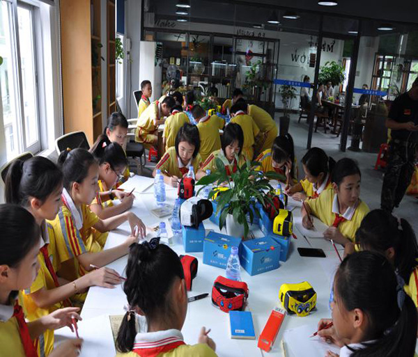 深藍光電科技有限公司在常平科技園舉辦VR課程