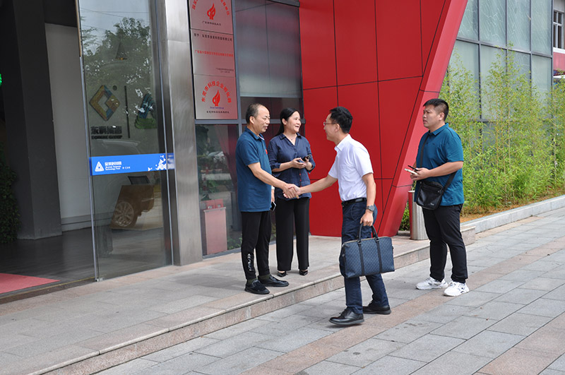 東莞市謝崗鎮委委員劉俊全一行蒞臨金美科技園參觀交流