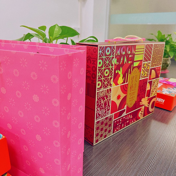 暖心中秋節(jié)|有一種幸福叫：公司中秋發(fā)月餅啦~