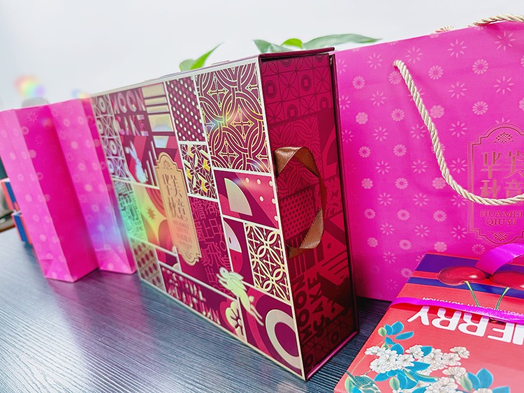 暖心中秋節(jié)|有一種幸福叫：公司中秋發(fā)月餅啦~