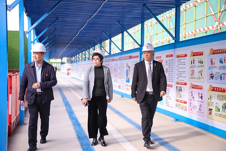 乘勢而上，喜封金頂｜東莞先進技術產業創新中心封頂儀式圓滿舉行！