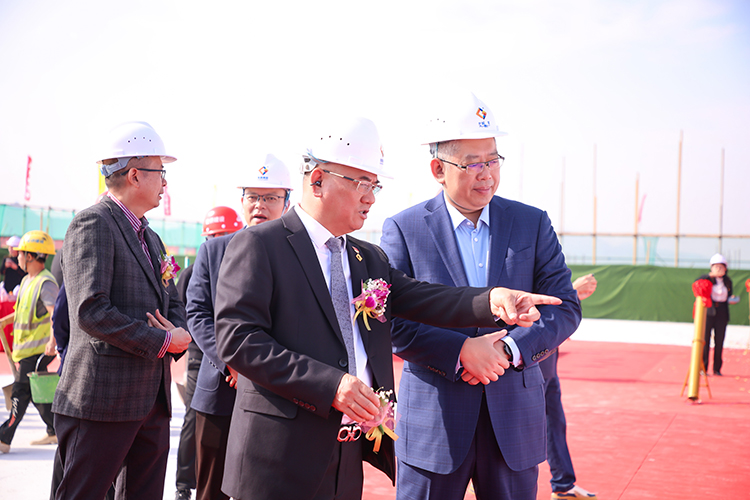 乘勢而上，喜封金頂｜東莞先進技術產業創新中心封頂儀式圓滿舉行！